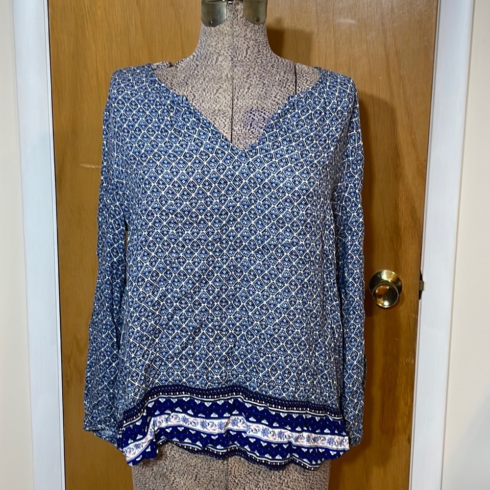 Old Navy Womens XL Blue and White Pattern V-Neck Blouse